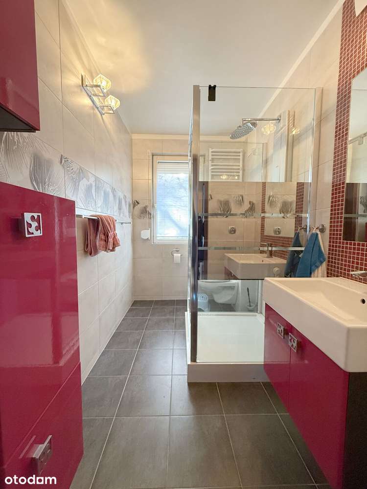 Przestronny dom z garażem i ogrodem, gotowy do wprowadzenia!-13