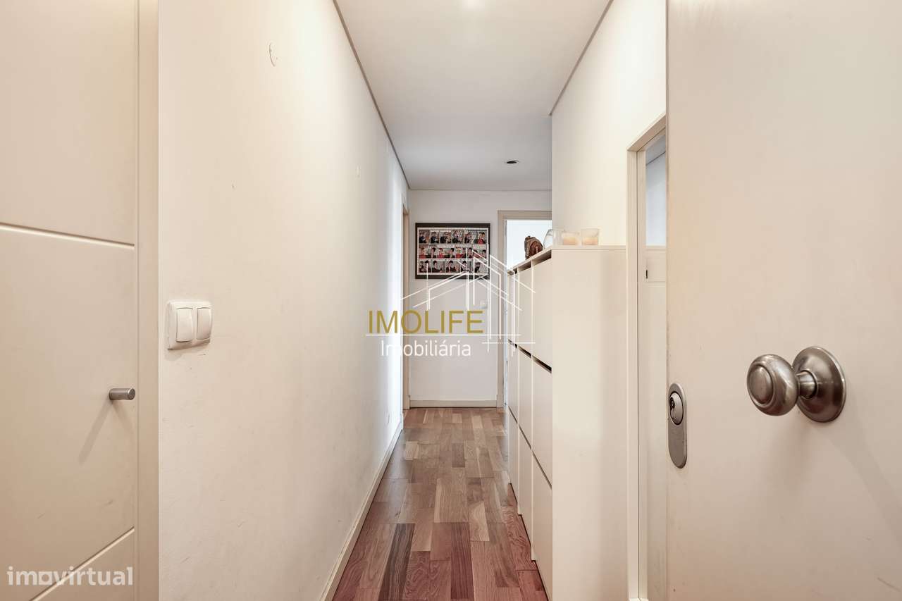 Apartamento T2 com Vista Desafogada em Benfica-18