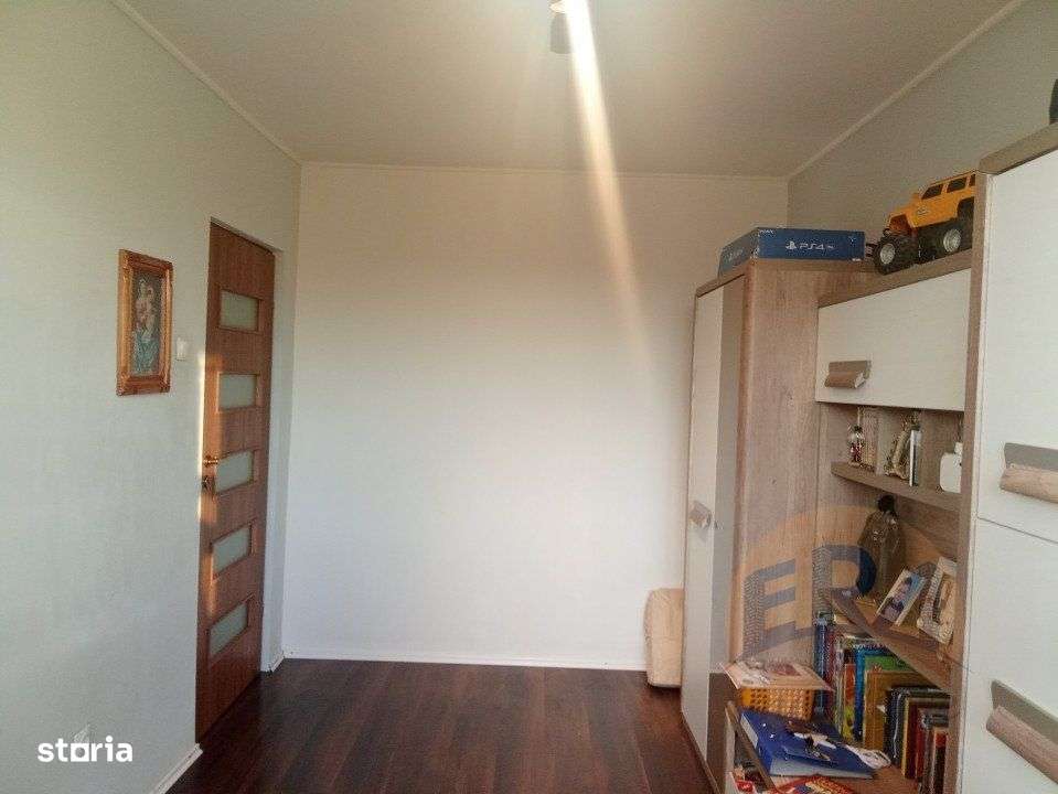 Apartament 4 camere,Bloc reabilitat ,Decebal, Str. Splaiul Crisanei - Imagine principală: 4/15