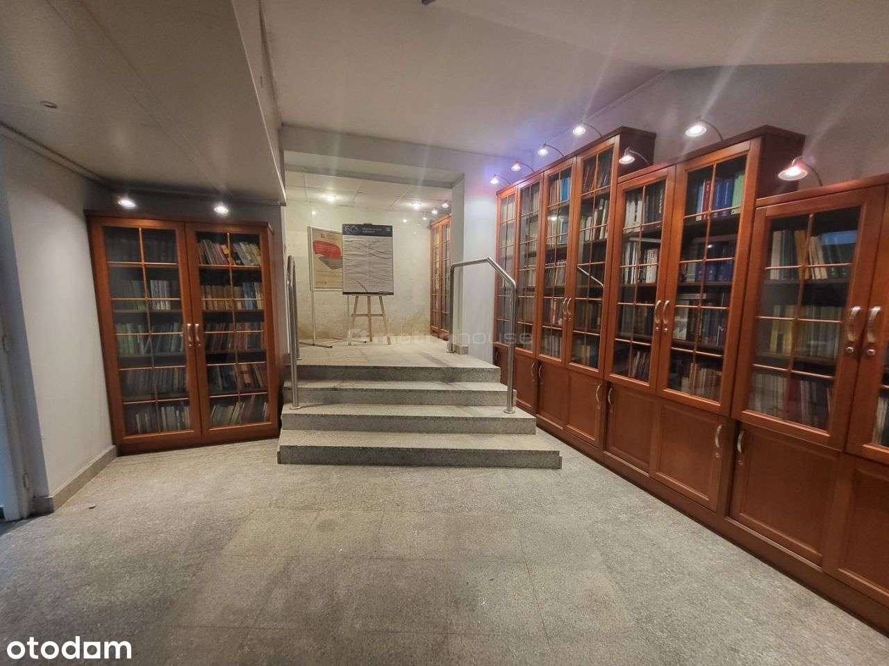 Do sprzedaży atrakcyjny lokal biurowo- usługowy-5