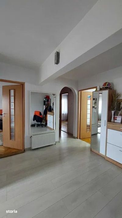 Apartament cu 3 camere de vânzare în zona Manastur.