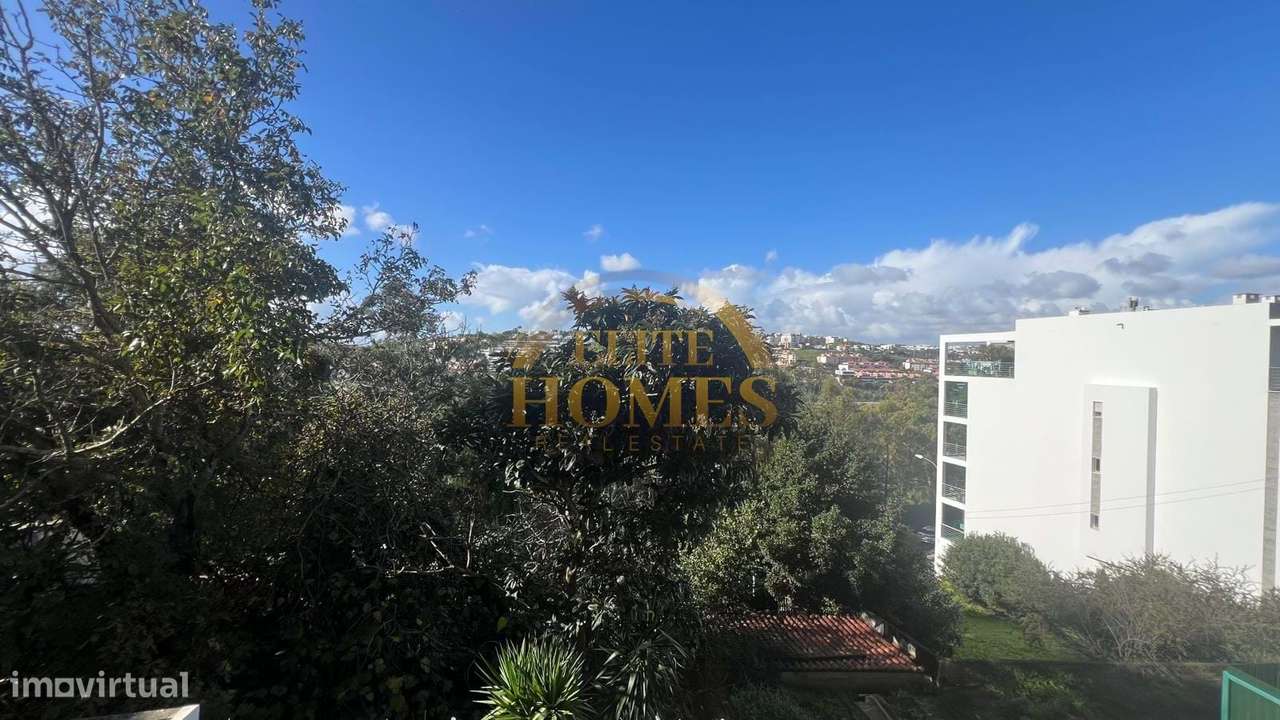 T2 Remodelado com Vista Desafogada, em Linda-a-Velha.-22