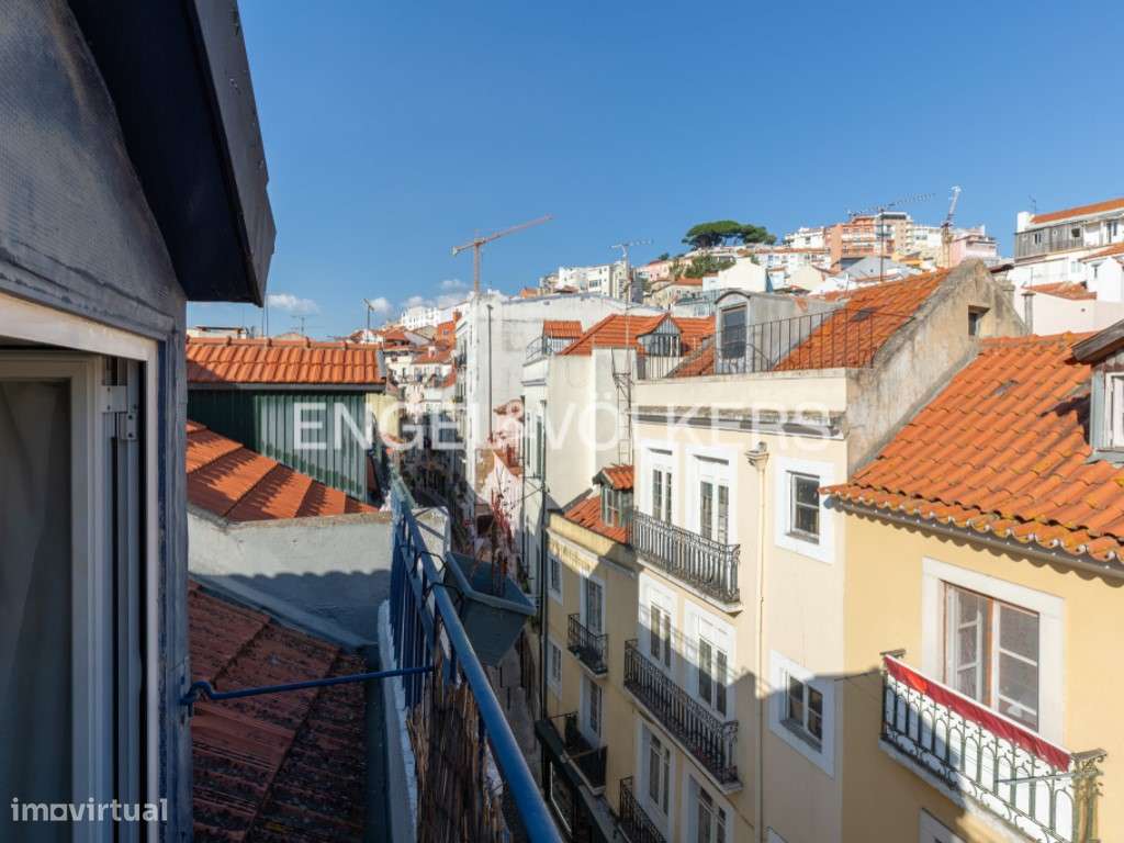 T2 renovado com vista para o castelo São Jorge - Grande imagem: 3/26