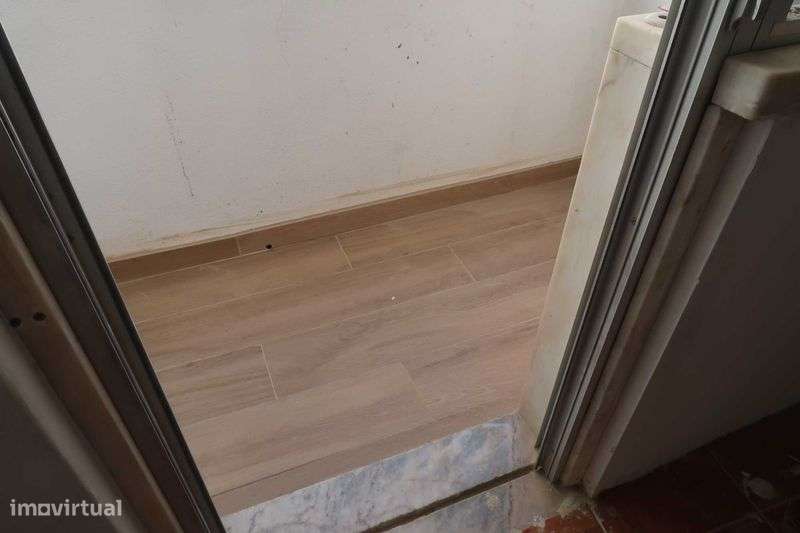 Magnífico T0 em Remodelação Total, junto à Estação do Cacém - Grande imagem: 4/9