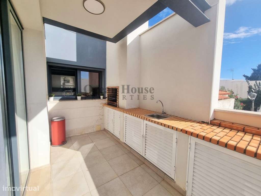 Moradia moderna com piscina e garagem em condomínio - Vilamoura-21