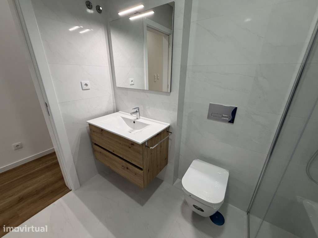 Apartamento T2 Totalmente Remodelado no centro da Pontinha - Junto ... - Grande imagem: 5/10
