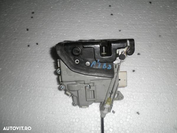 Incuietoare Broasca stanga/ Dreapta Spate  Audi A4 B8 8k0839016c - 1