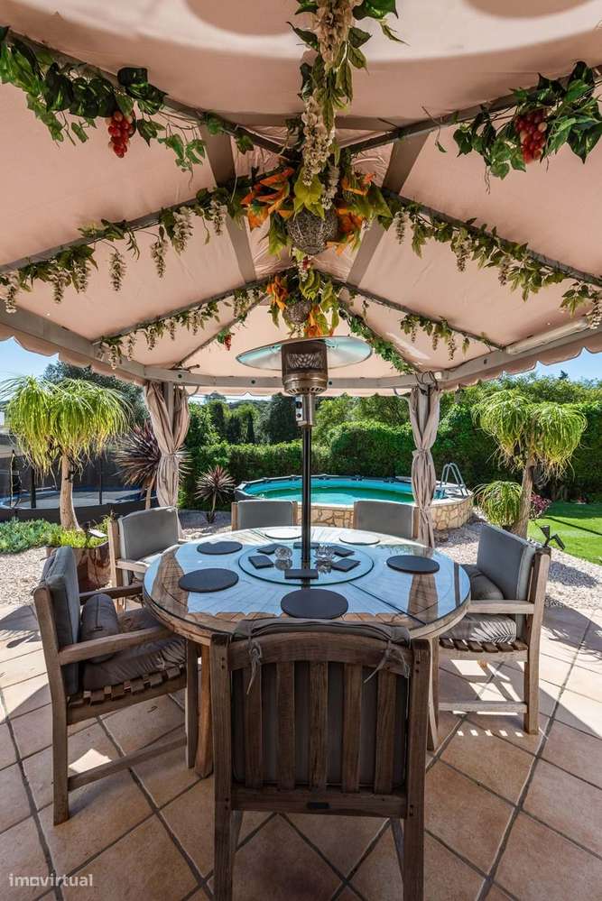 Casa tradicional reformada com grande jardim em Budens-19