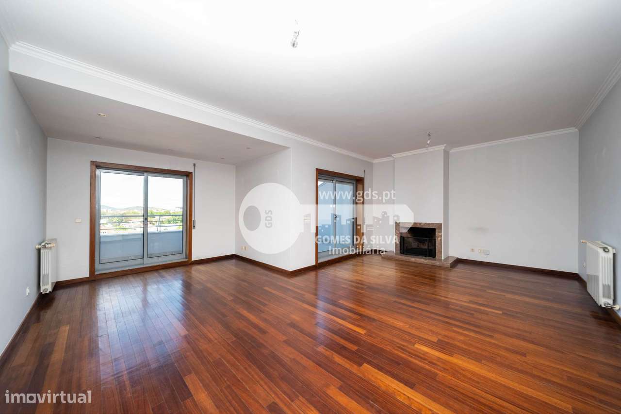 T5 Duplex na Rua Bernardo Sequeira, São Vítor-13