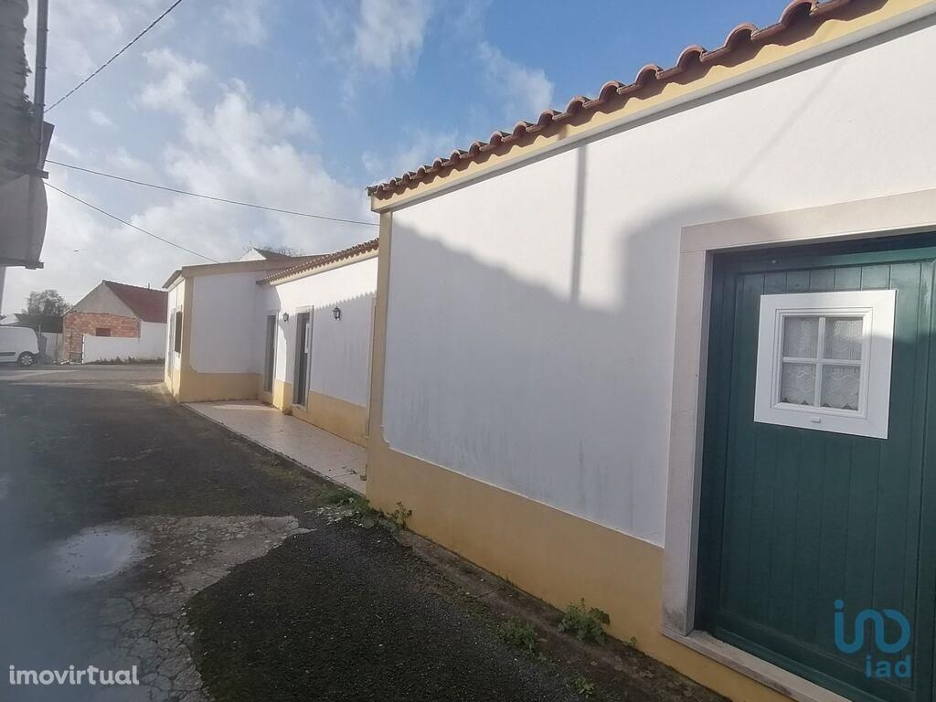 Casa de aldeia T3 em Santarém de 460,00 m2