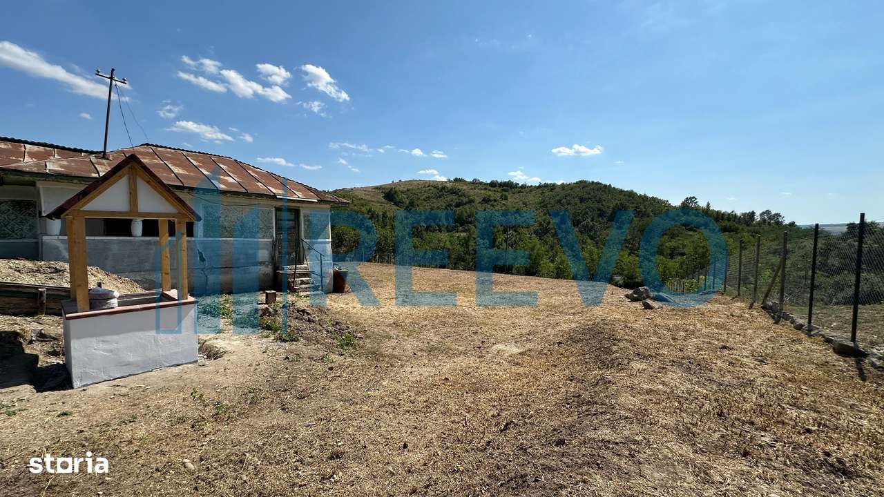 Casă și teren de vânzare în Parincea jud. Bacău. - Imagine principală: 4/16