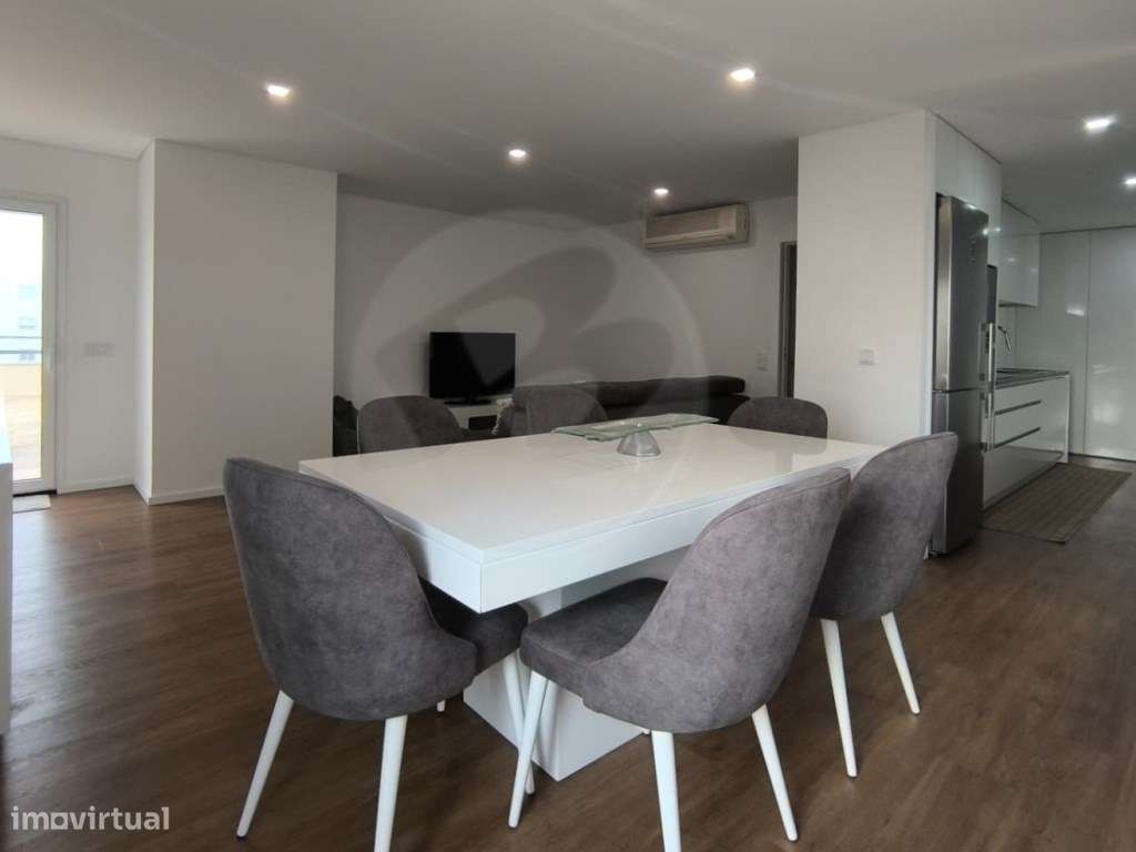 Apartamento T2 com Terraço e Vistas de Mar nas Caxinas - Grande imagem: 3/34