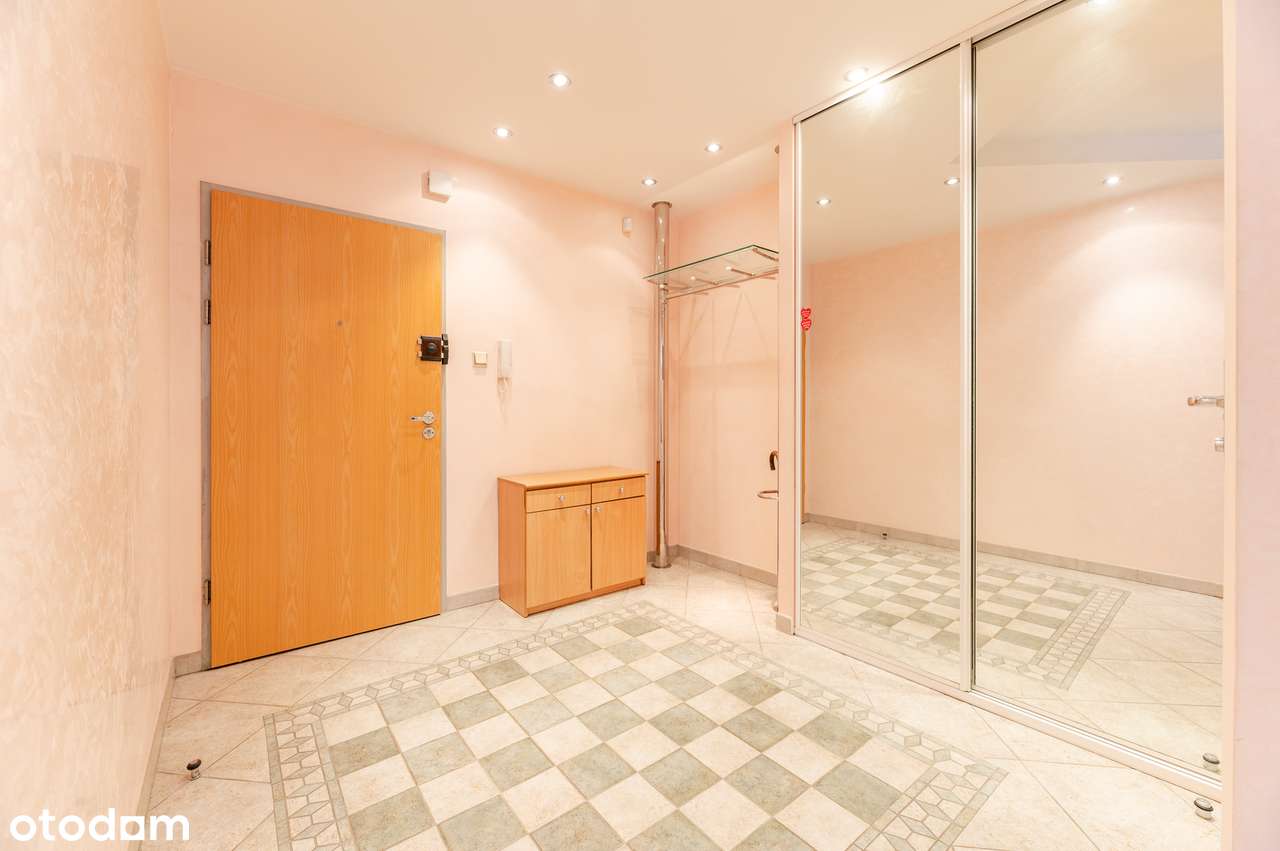 Mieszkanie dla osób szukających przestrzeni z 3 balkonami i parkingiem-10