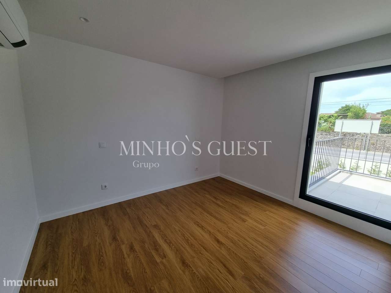 Moradia em Banda c/ 3 Suites e Logradouro - Braga-12