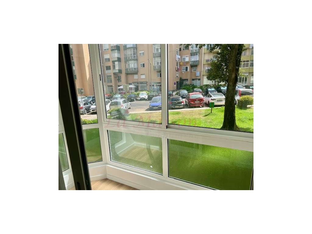 Apartamento T3 totalmente remodelado na Amadora-18