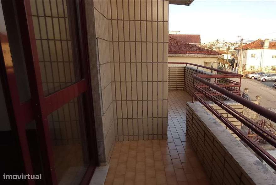 Apartamento T2 na Rua do Pevidal (ao Multiusos) - Gondomar - Grande imagem: 3/35