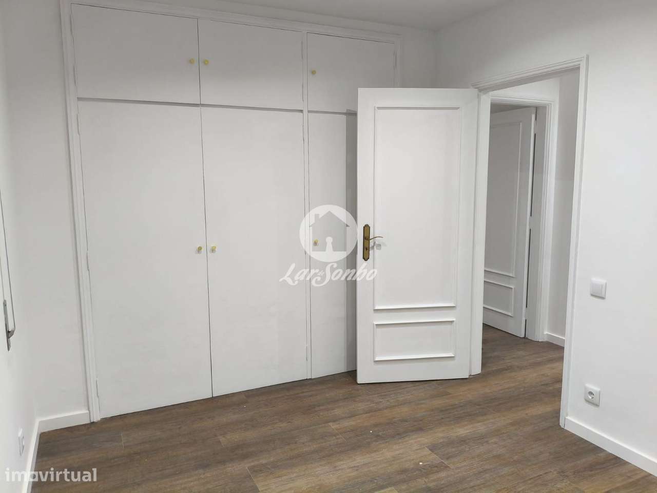 Apartamento T2, remodelado, localizado em Nogueira da Maia-6