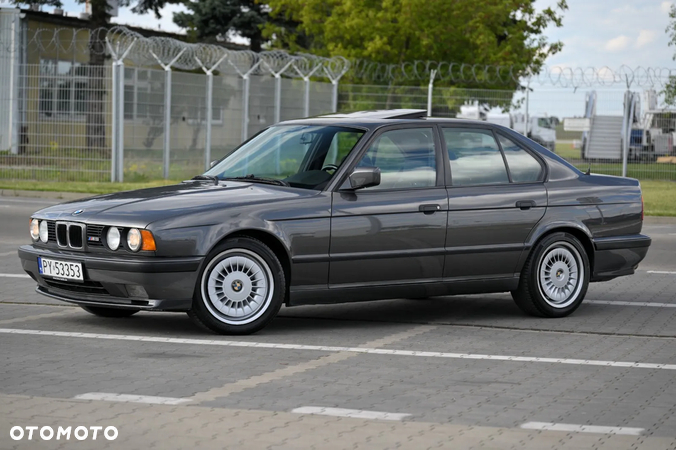 BMW M5 Standard - 26