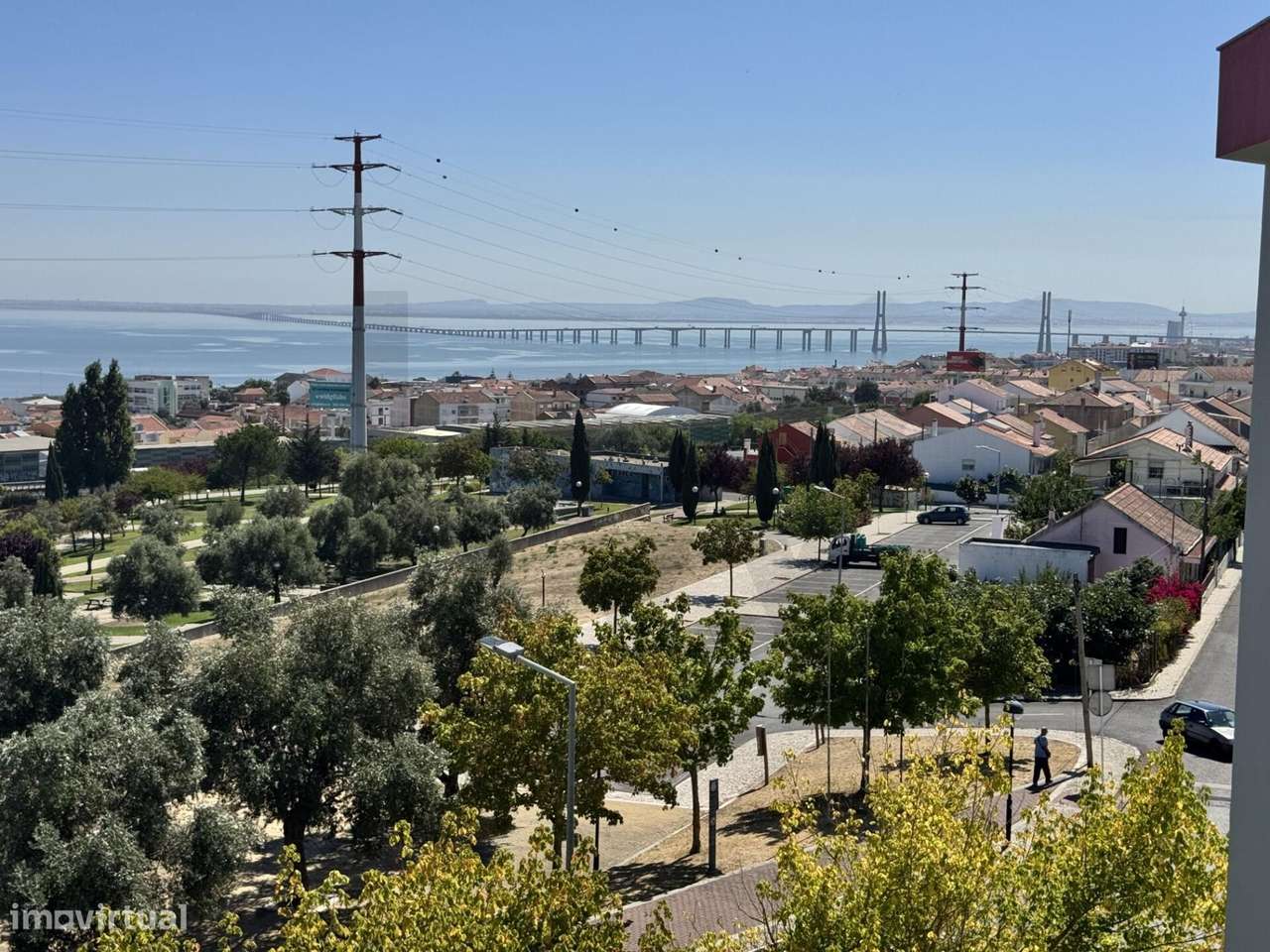 Apartamento T3 em São João da Talha, com vista rio e lugar de parqueam-17