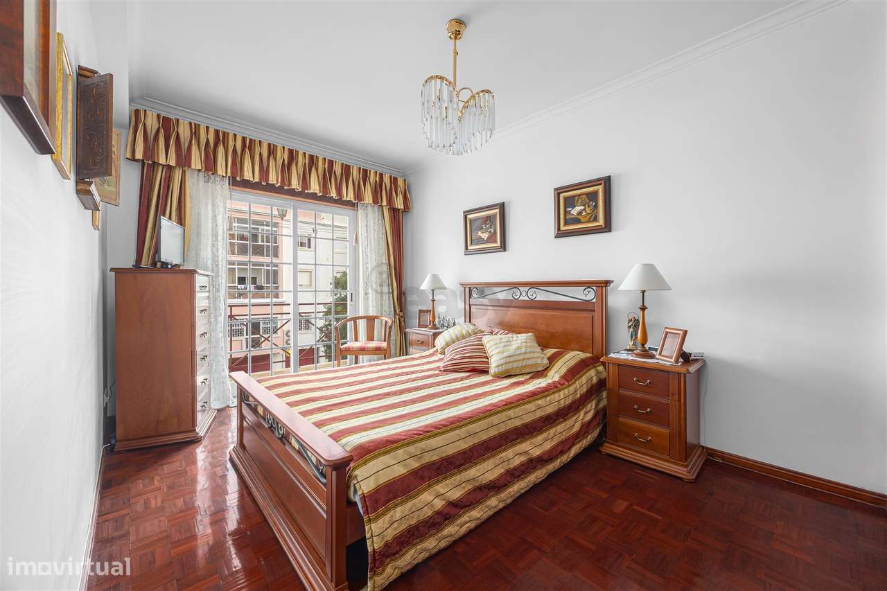 Apartamento T3 com 2 wc grande arrecadação e garagem Box (fração autón-7