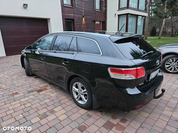 Toyota Avensis 2.0 Premium - 8