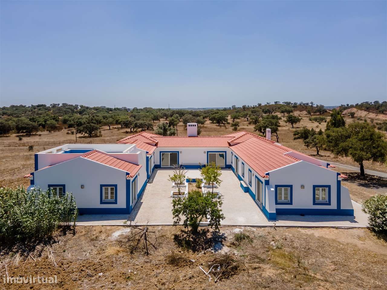 Monte alentejano com 28 hectares-7