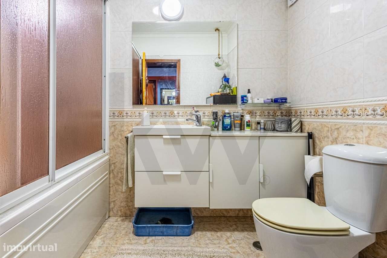 Apartamento T2 com 111 m2 em Monte Abraão-16