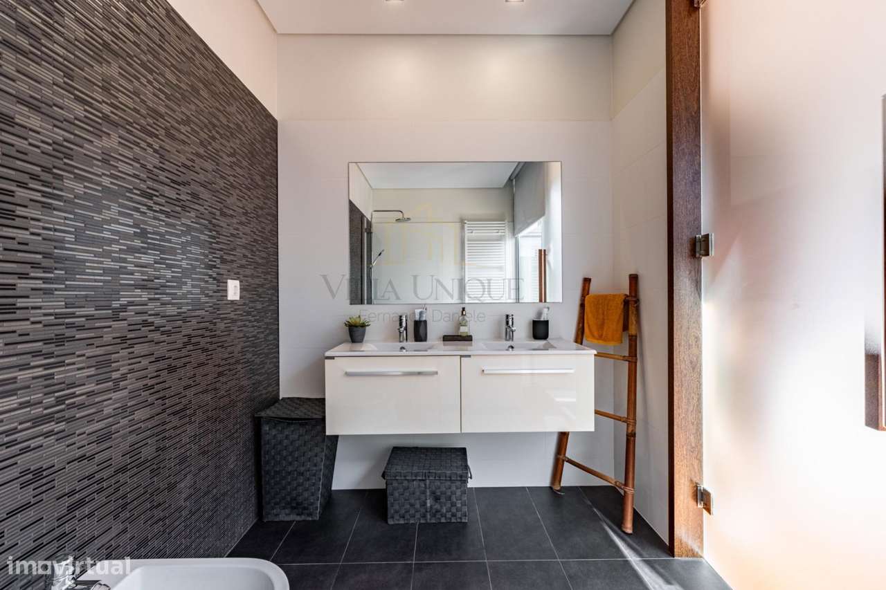 Moradia Geminada T3 com Suite, Jardim de Inverno, Garagem Fechada...-33