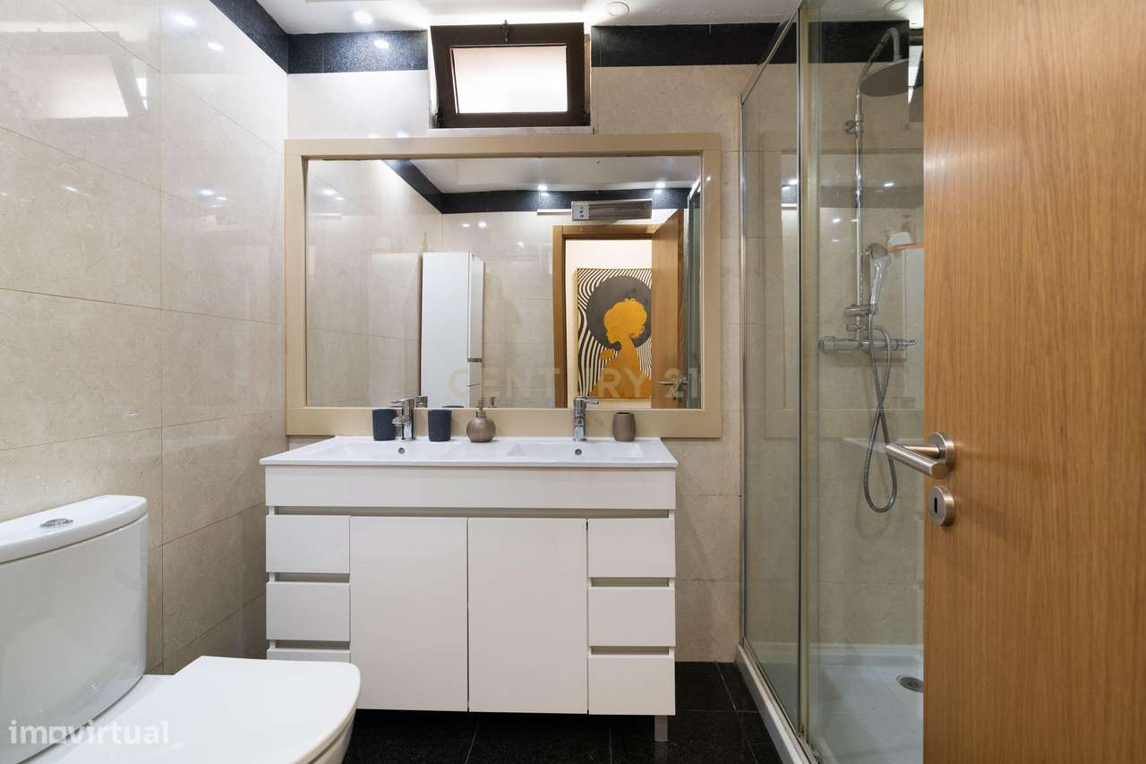 Moradia T4 com piscina e garagem junto às Colinas do Cruzeiro-28