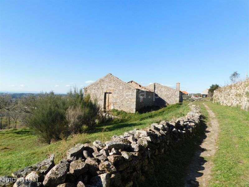 Terreno com ruina / Seia, Santa Marinha e São Martinho - Grande imagem: 4/13