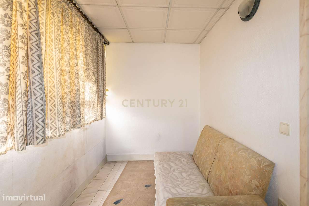 Oportunidade unica...  três assoalhadas e sótão!-24