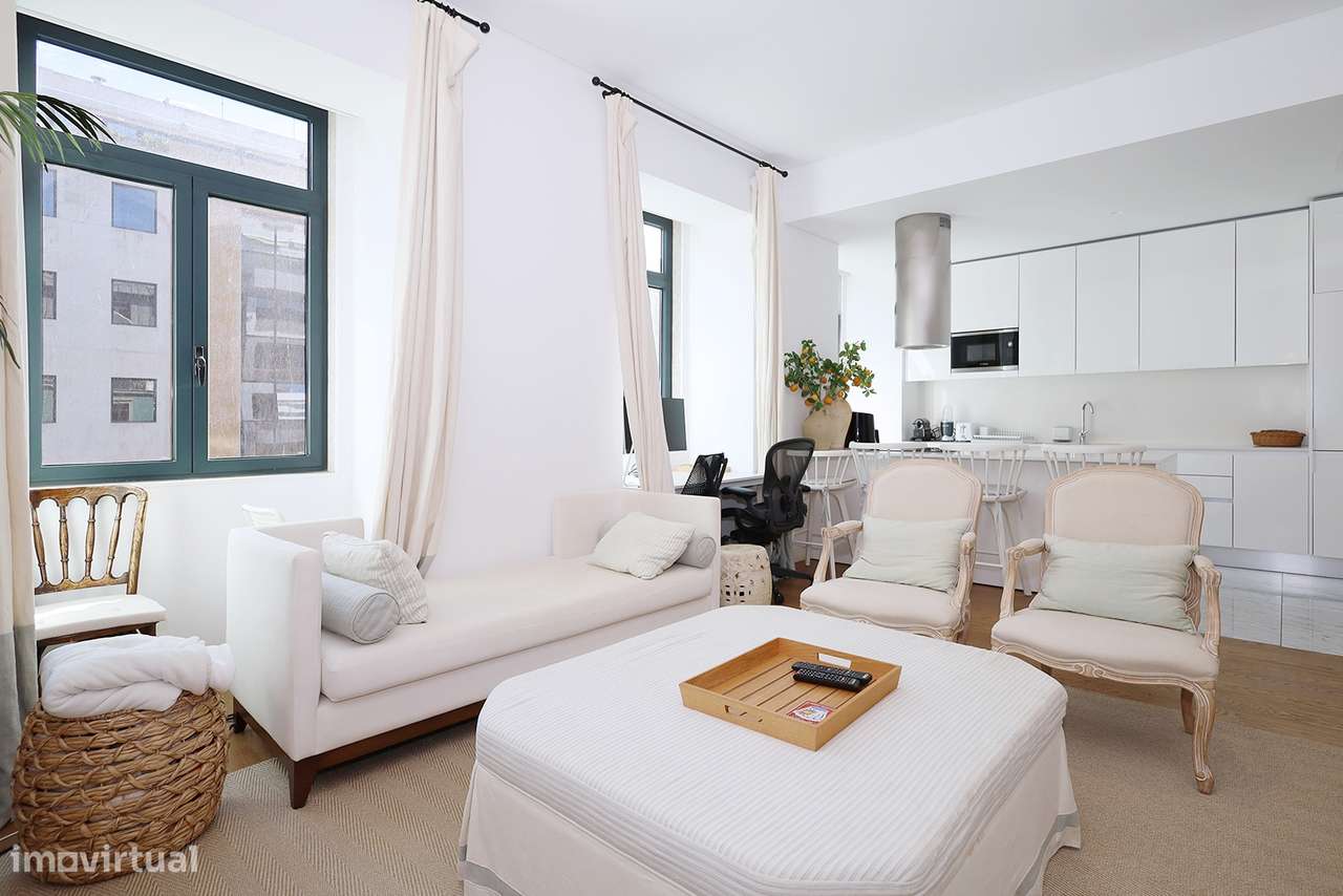 Apartamento T2 - Junto à Av. Liberdade - Totalmente Mobilado - Garagem-13