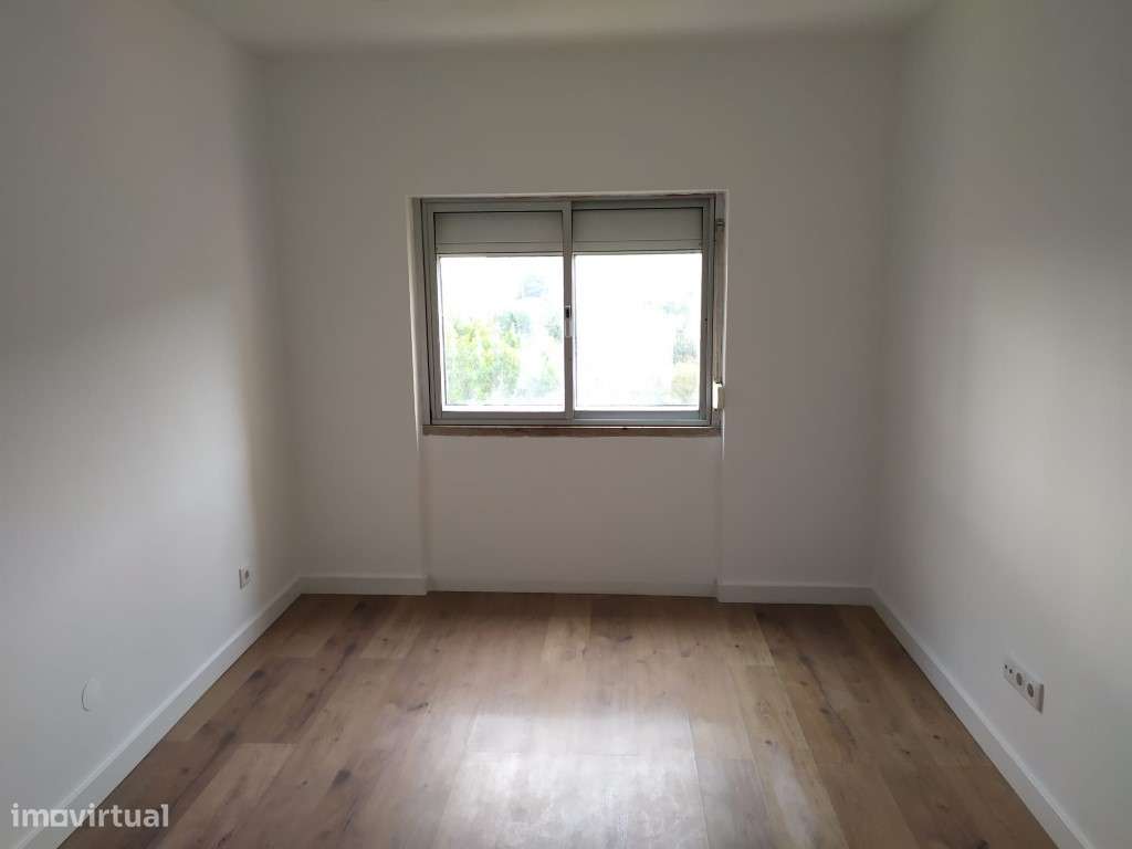 T2 remodelado e semiequipado na Amadora-12