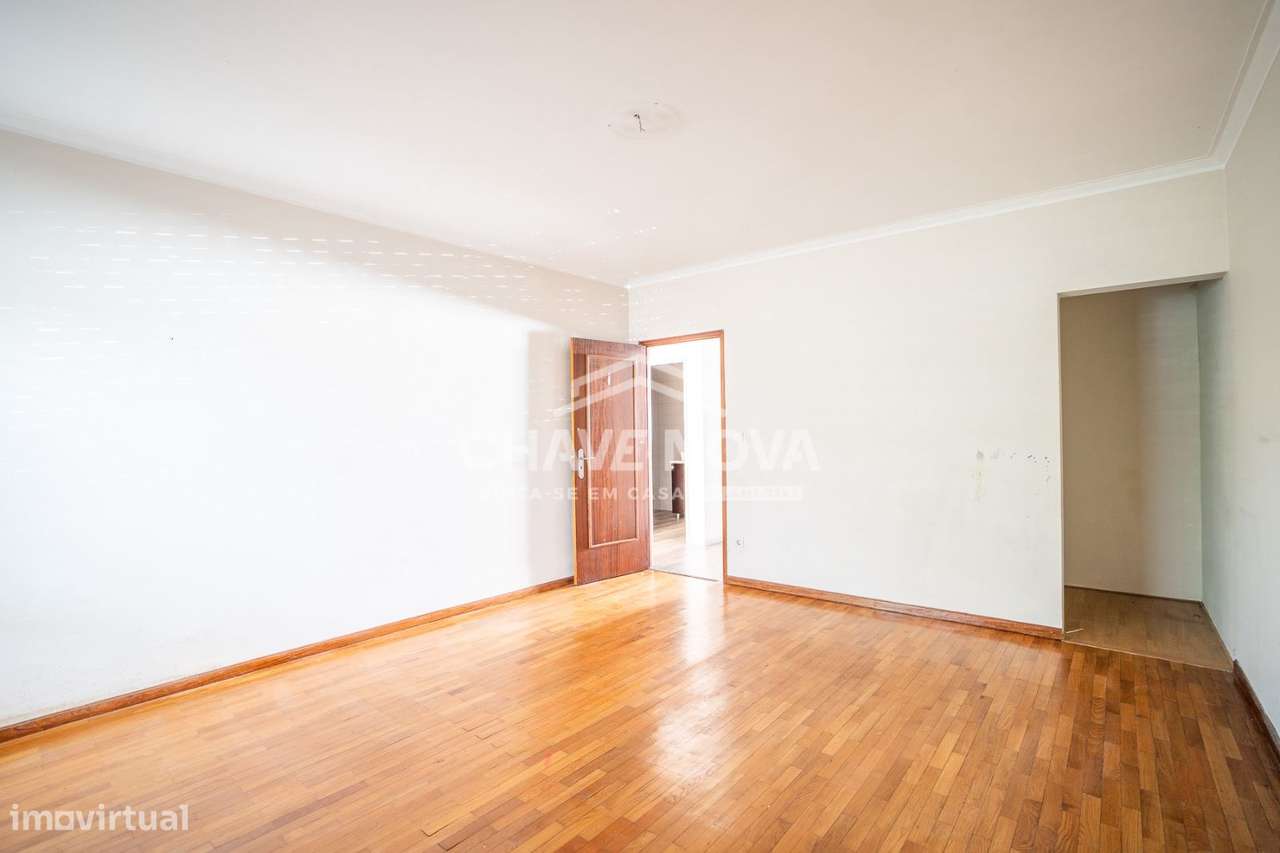 Apartamento T2 Varandas e Garagem Box – Águas Santas - Grande imagem: 4/17