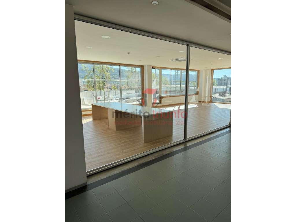 Espaço Comercial p/ Arrendamento c/ 102m² e Varanda com 57m² - Vila... - Grande imagem: 2/16