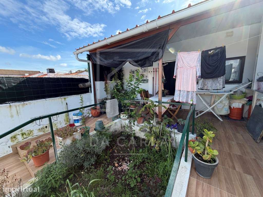 Moradia T2 remodelada com quintal em Alfundão-19