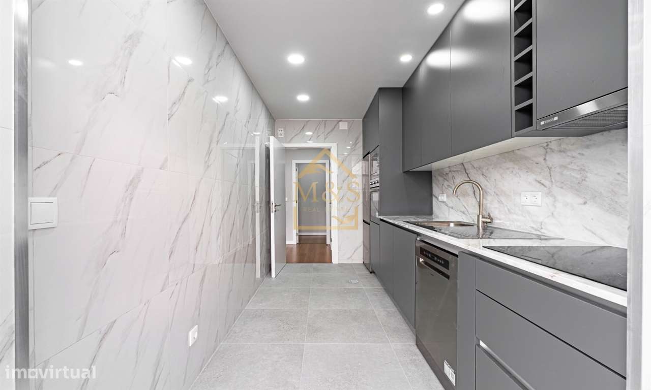 Apartamento T2 Remodelado, Jardim Privativo, Praça Velasquez- Porto-14