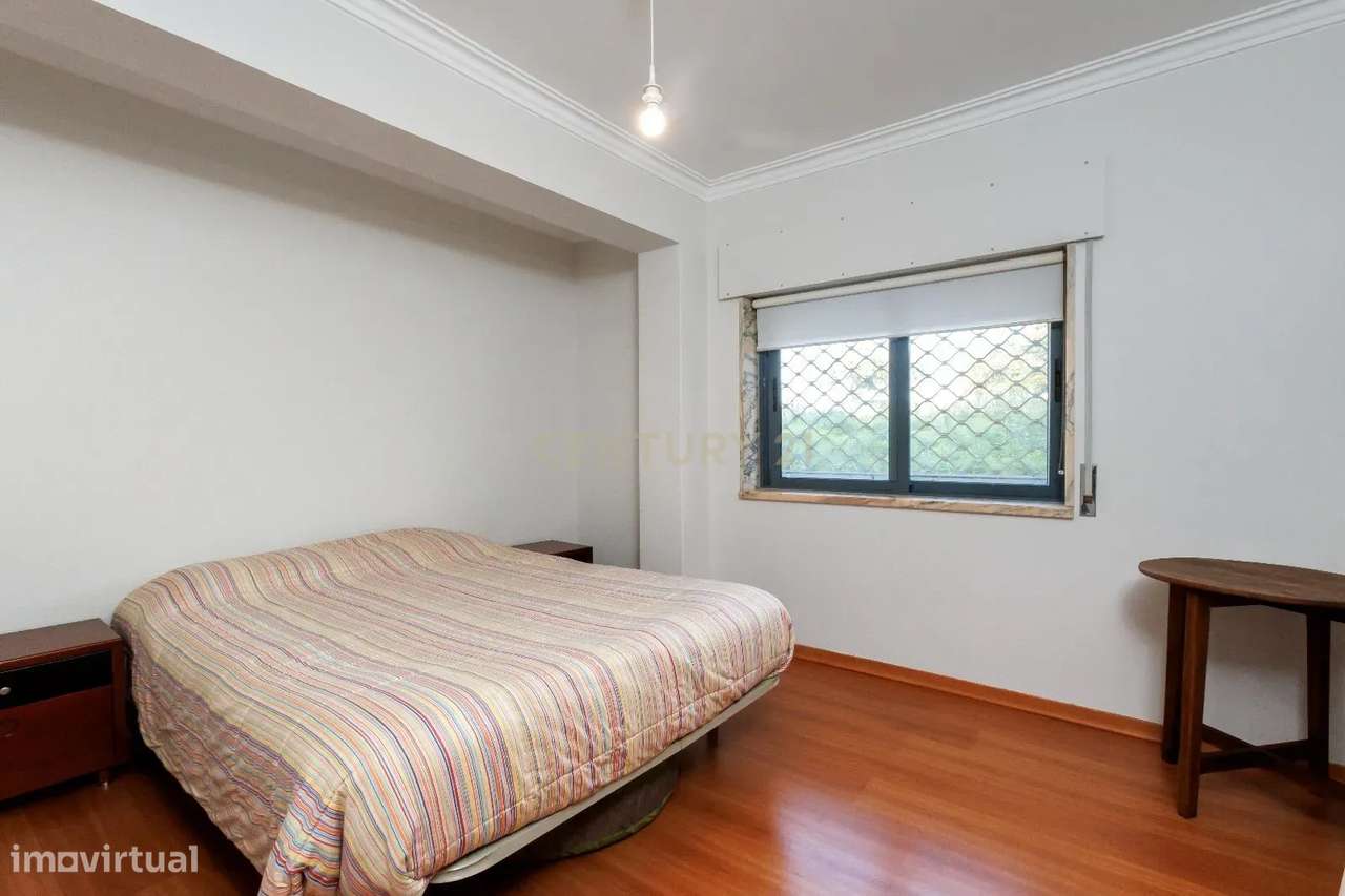 T2 R/c. alto - Remodelado - Torre da Marinha-12