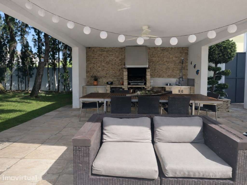 Moradia T4 isolada com piscina privada, jardim, garagem e 595 m² de...-4