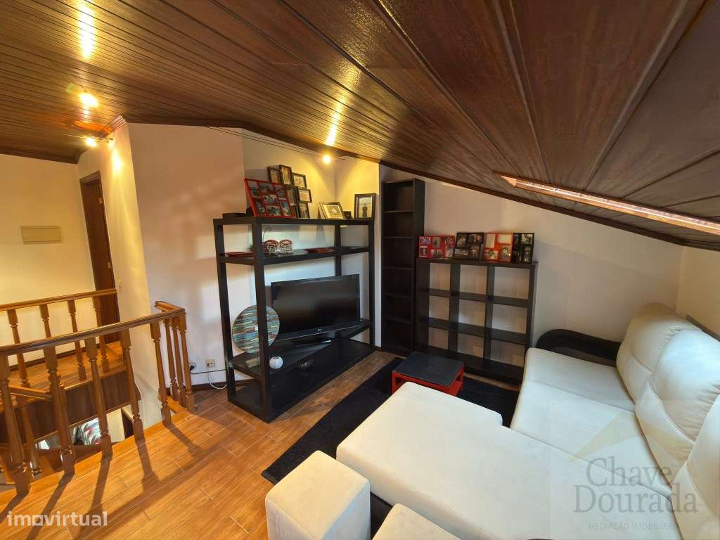 Apartamento T1+2 com garagem, em Santa Clara-17