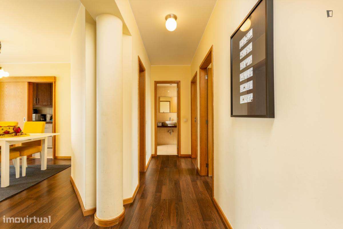 Quarto - localizado em Matosinhos Porto - Grande imagem: 3/10