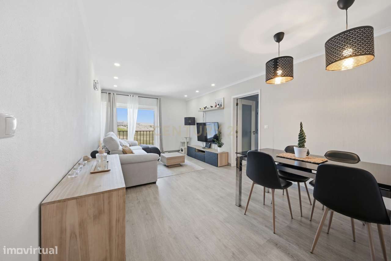 T3 em Santo António dos Cavaleiros, totalmente remodelado | Excelente-0