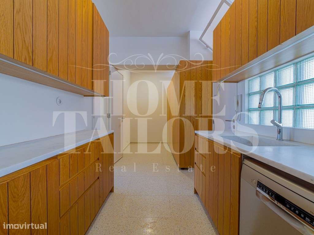 T4 Duplex de 152 m² Totalmente Remodelado, a Estrear | Avenida Infa... - Grande imagem: 4/23