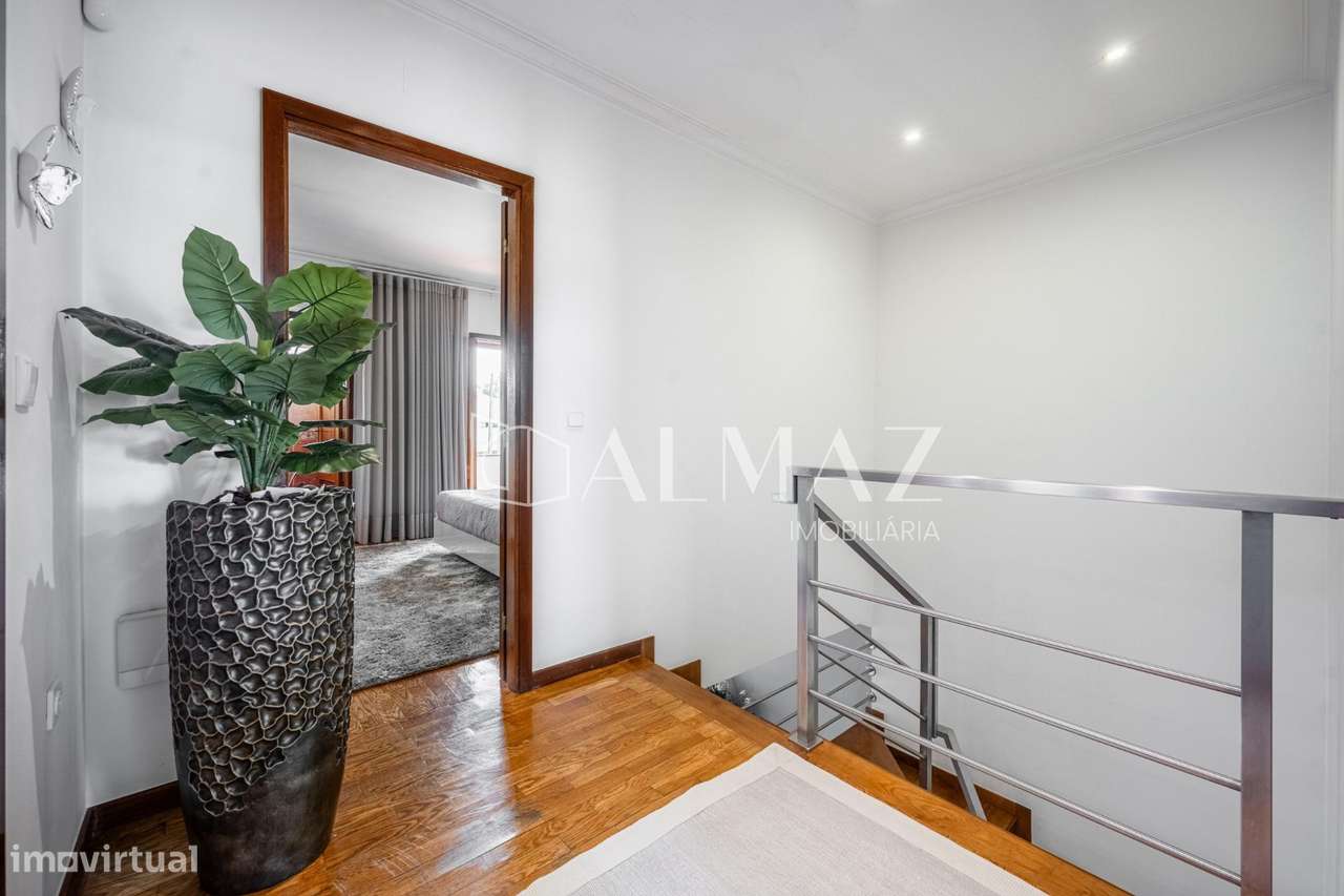 Moradia de Gaveto T3 com Jardim, Churrasqueira e Garagem para 3...-18