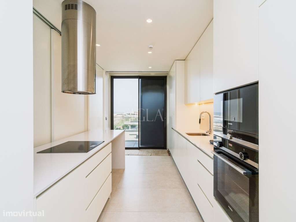 Penthouse T3 com piscina no terraço - Primeira linha de Mar-12