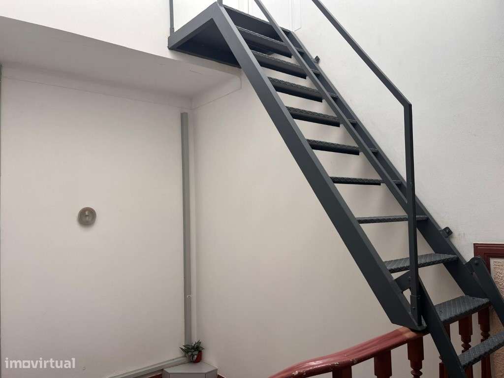 Apartamento T4, nas Mercês, Rio de Mouro-17
