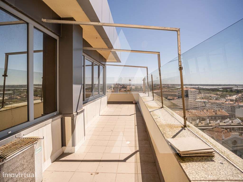 Apartamento T4 com Terraço de 90 m² no Centro de Aveiro-4