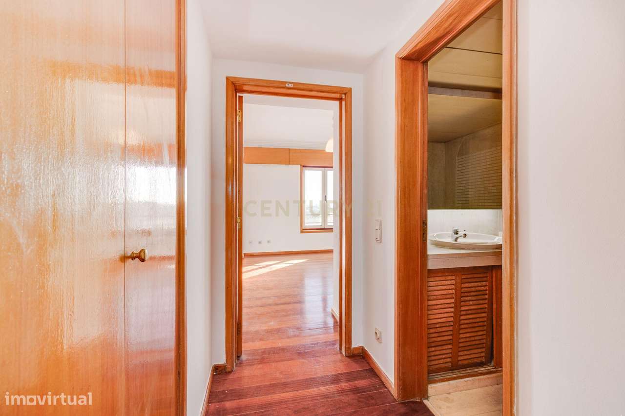 Fantástico T5 Quinta das Conchas frente ao metro-20