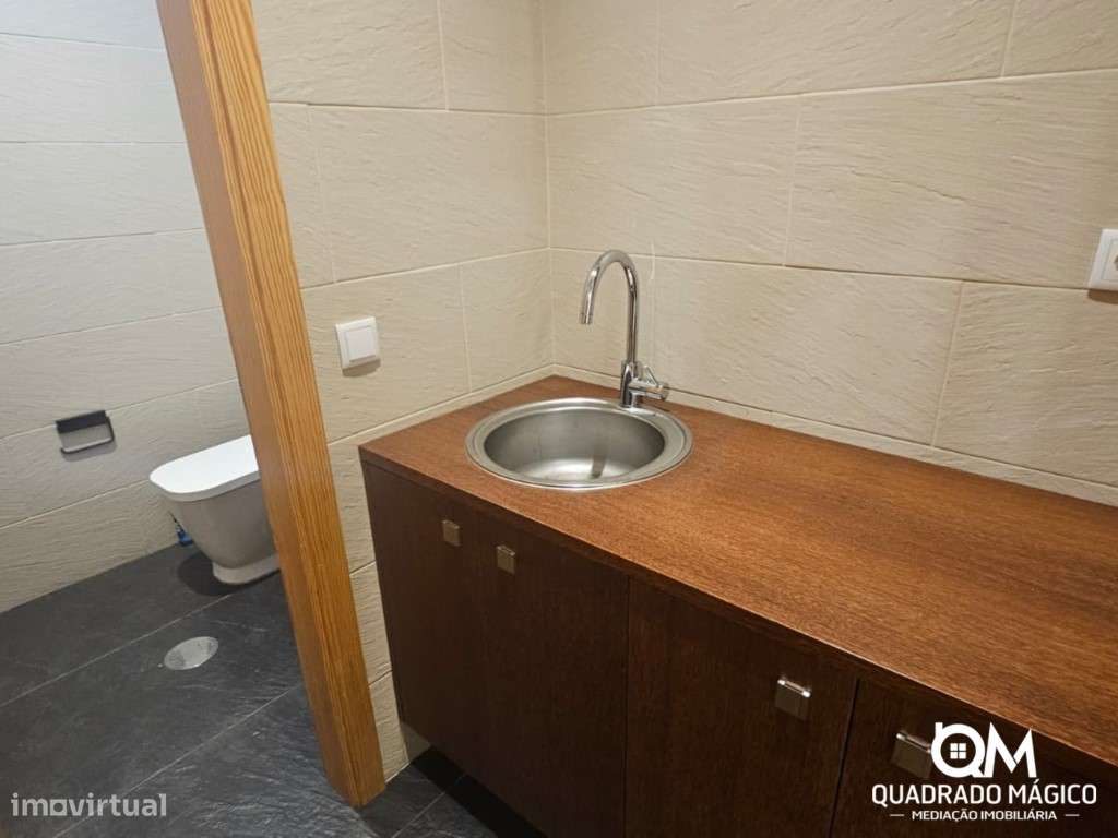 Loja à Venda em Ramalde com Localização Estratégica junto ao Hospit...-18