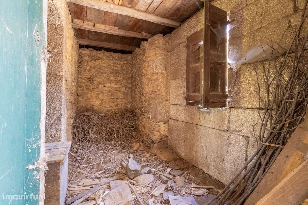 Casa para reabilitar em Arco de Baúlhe – Oportunidade única-8